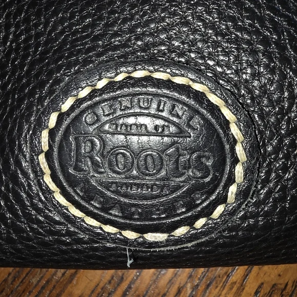 Roots Black Leather Shoulder Tote Bag with Detachable Strap - Picture 2 of 5